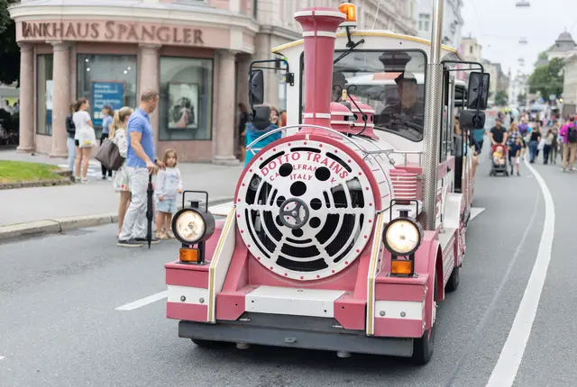 Das Stadtfest Salzburg 2026 steht unter dem Motto „Wir bauen Brücken!“ und bringt von 26. bis 28. Juni erneut ein vielfältiges Kultur- und Begegnungsprogramm in die Altstadt. | Foto: Stadt Salzburg/Wildbild