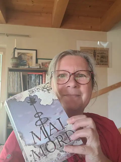 Mit „Maimord“ setzt Herta Krondorfer ihre erfolgreiche Krimireihe im mittelalterlichen St. Valentin fort.  | Foto: Krondorfer