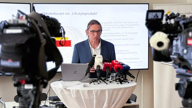 Martin Busch, Leiter des Kompetenzzentrums Sucht bei der GÖG, bei einem Mediengespräch am Montag. | Foto: Andreas Pölzl/MeinBezirk