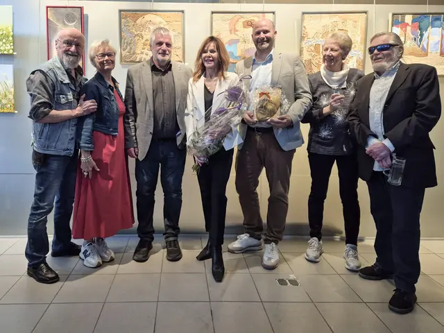 v.l.: Salvatore Mainardi, Mäggi Cueni, Thomas Driendl, Dir. Johanna K. Penz, Bgm. Daniel Stern, Madeleine Meyer, Peter-Felix Denzler | Foto: lichtsinn