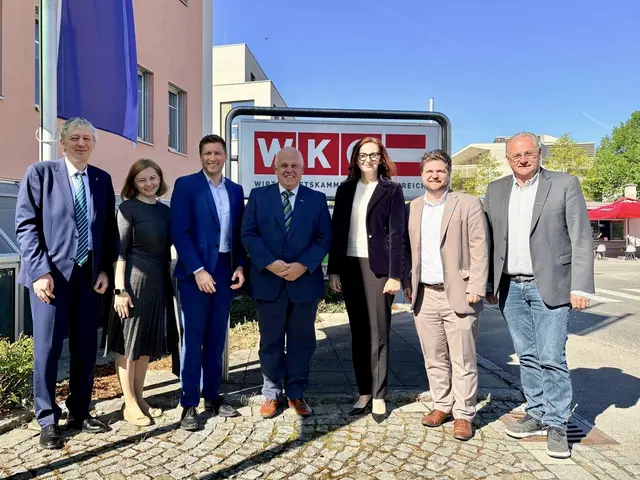 Radu Florea, Florentina Marginean, David Stögmüller, Klaus Berer, Andrea Amza-Andras, Daniel Lang und Klemens Steidl (v. l.). | Foto: WKO Braunau