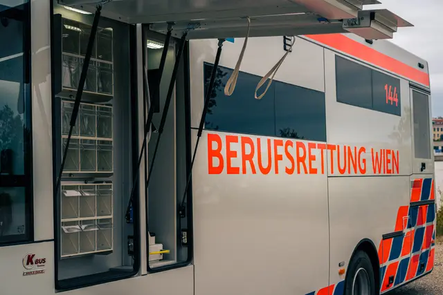 Mann von Bim erfasst: Am Sonntag kam es zu einem tragischen Unfall in Simmering. (Symbolbild) | Foto: Berufsrettung Wien