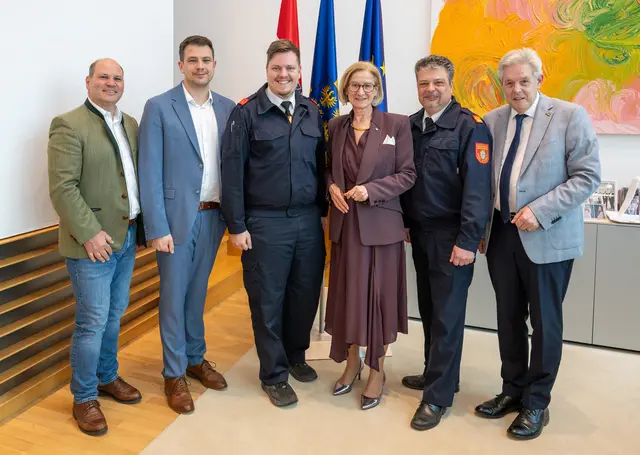VP-GPO Gerhard Koloc, Bürgermeister Rene Blum,  Kdt. Matthias Köpf, Landeshauptfrau Johanna Mikl-Leitner, Kdt. Thomas Rauch und LAbg. Hermann Hauer. | Foto: NLK Filzwieser