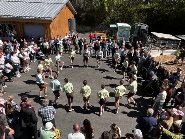 Ergänzt wurde das Fest durch ein vielfältiges Rahmenprogramm mit Plattlereinlagen, anschauliche Forst- und Tiervorführungen, musikalische Beiträge sowie einem abwechslungsreichen Kinderprogramm mit Kasperltheater und Heuhüpfen. | Foto: LWBFS Otterbach
