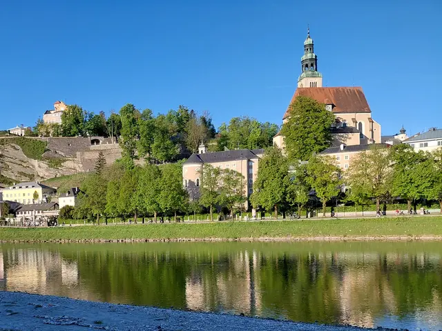 Schloss Mönchsberg und Müllner Kirche  | Foto: H.Bachinger
