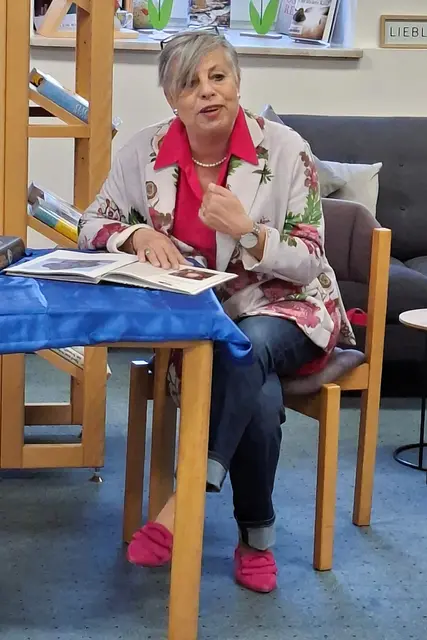 Literarisches aus Tschechien brachte Renata Aigner mit. | Foto: Reinhard Engler
