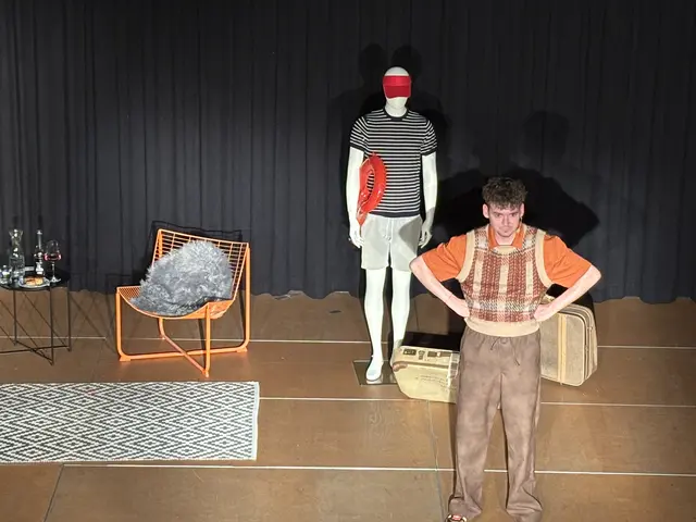Steiger erzählte persönliche Geschichten von seiner Zeit auf hoher See und in der Schauspielschule. | Foto: MeinBezirk / Jennifer Flechl