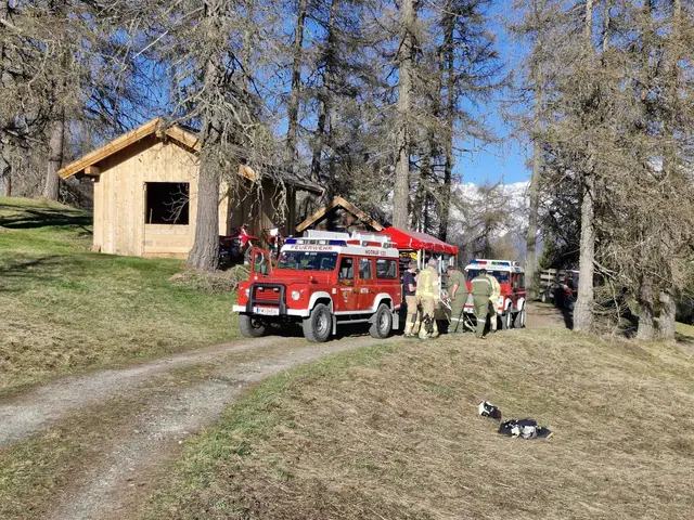 Die FF Pfons rückte mit dem Waldbrandanhänger aus um notwendiges Spezialwerkzeug zu liefern. | Foto: FF Pfons