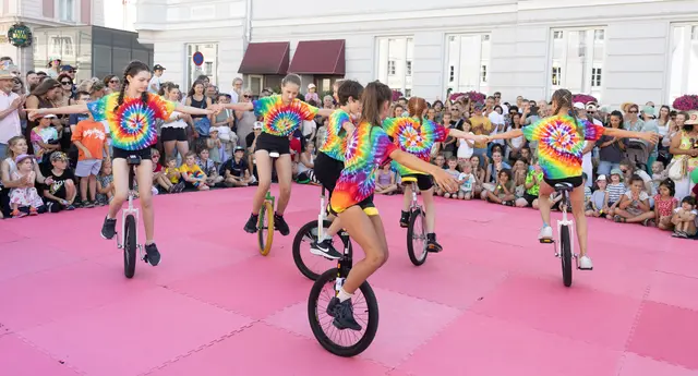 Das Stadtfest Salzburg 2026 steht unter dem Motto „Wir bauen Brücken!“ und bringt von 26. bis 28. Juni erneut ein vielfältiges Kultur- und Begegnungsprogramm in die Altstadt. | Foto: Stadt Salzburg