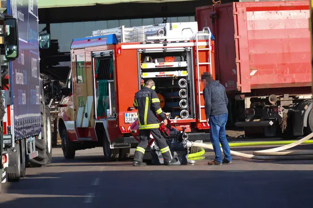 Bei einem Brand am Betriebsgelände der Gebrüder Gratz in Edt bei Lambach wurden drei Personen verletzt. | Foto: laumat.at