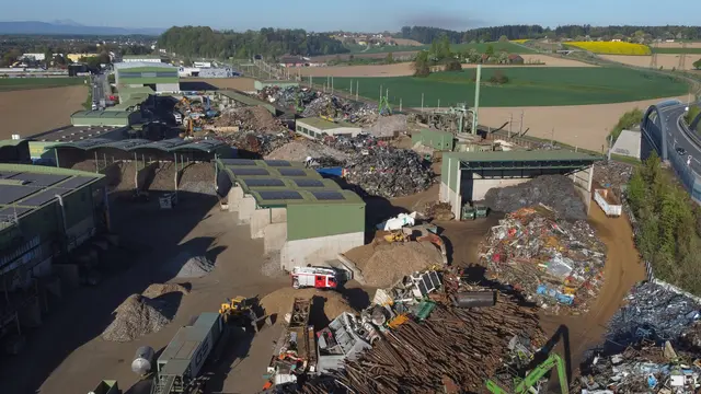 Bei einem Brand am Betriebsgelände der Gebrüder Gratz in Edt bei Lambach wurden drei Personen verletzt. | Foto: laumat.at