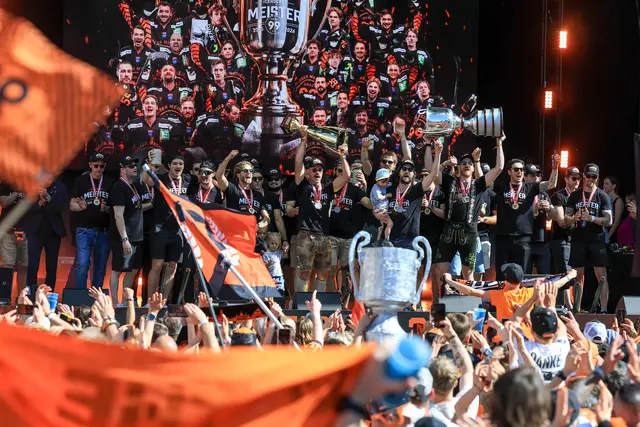 Die Graz99ers feierten mit 7.000 Fans am Grazer Hauptplatz.  | Foto: GEPA