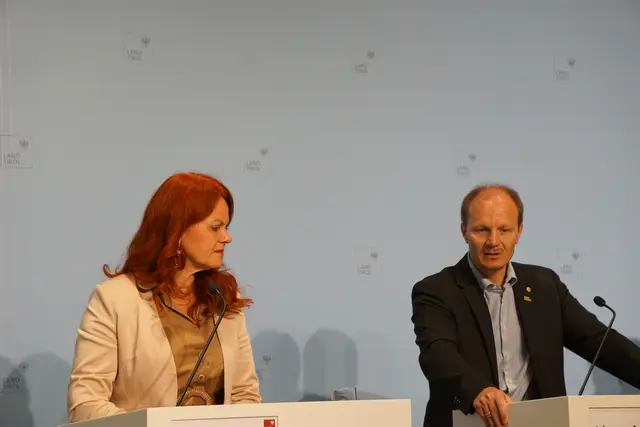 Gesundheitslandesrätin Cornelia Hagele und Bürgermeister der Stadt Innsbruck, Johannes Anzegruber.  | Foto: MeinBezirk/SPRENGER