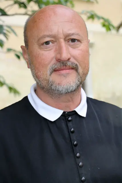Prior Pater Martin Höfler, Wirtschaftsdirektor vom Stift Rein, beschreibt, dass eine Fläche von rund 70 Hektar vom Brand betroffen ist.  | Foto: Edith Ertl