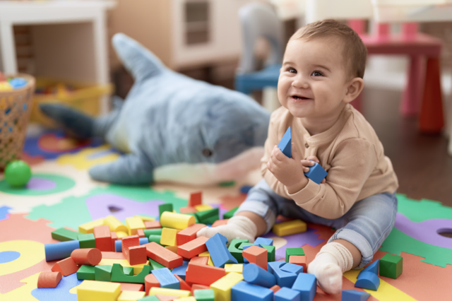 Wer kümmert sich um das Kind, wenn die Eltern arbeiten gehen? Kinderbetreuung hat viele Formen und Facetten.  | Foto: PantherMedia/Krakenimages.com