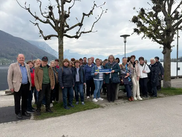 Blindenmarkter Gruppe erkundet Modewelt und historische Schlösser