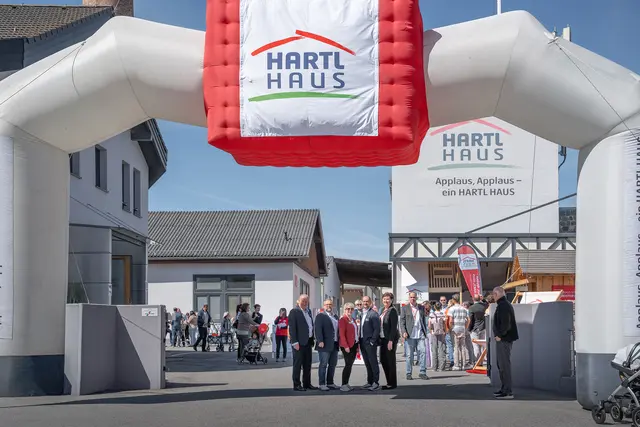 HARTL HAUS öffnete am 25.4. seine Pforten für den diesjährigen Tag der offenen Tür, der unter dem Motto „Meisterwerk aus Meisterhand“ stand. | Foto: licht.blick.moment