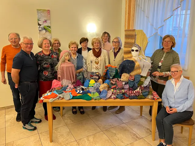 ÖKB Frauen stricken für einen guten Zweck