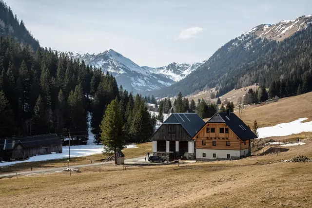 Das Detox Almhaus befindet sich in Pusterwald umgeben von den Wölzer Tauern. | Foto: nickywebb