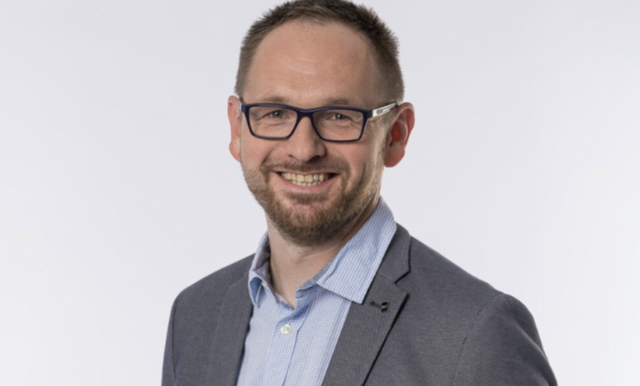 FPÖ-Gemeinderat Thomas Wanitschek sagte dazu: "Es gab keine vollständigen Informationen zu den Kosten, zur Finanzierung und zum neuen Entwurf." | Foto: FPÖ NÖ