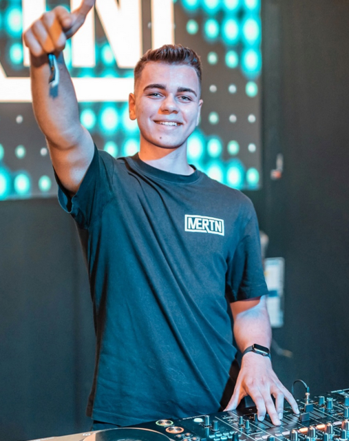 Mertn. Am Samstag, 16. Mai 2026, 20 Uhr, findet in der Stockhalle Neudorf das neue Veranstaltungsformat „MaiBeats“ der Sportunion Pabneukirchen statt. | Foto: Mertn