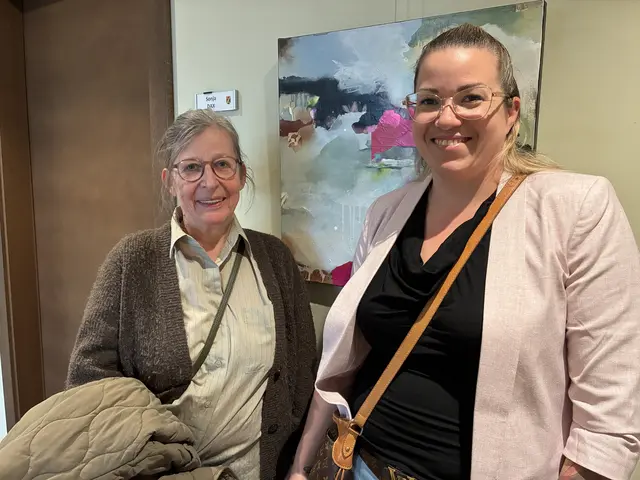 Unter den Gästen - Judith Anger und Julia Büszek. | Foto: Anna Maria Kaufmann