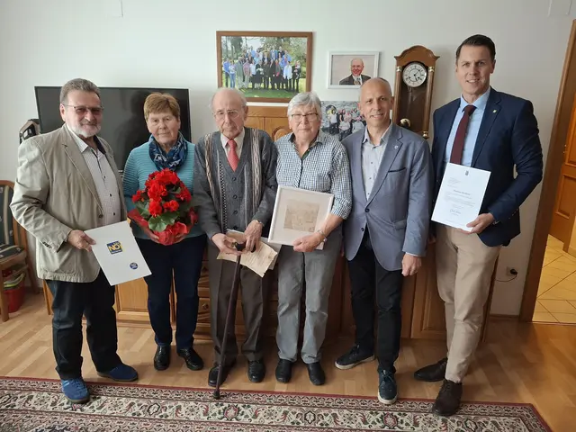 Franz Kienböck, Aloisia Knapp, Jubelpaar  Anna und Rudolf Hellmer, Hannes Zimmermann und Thomas Markom. | Foto: Marktgemeinde Fels am Wagram