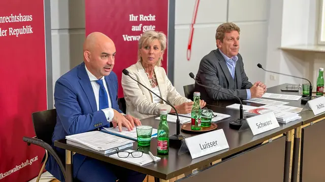 Die Volksanwälte v.l.n.r.: Christoph Luisser, Gaby Schwarz, Bernhard Achitz | Foto: Andreas Pölzl/meinBezirk