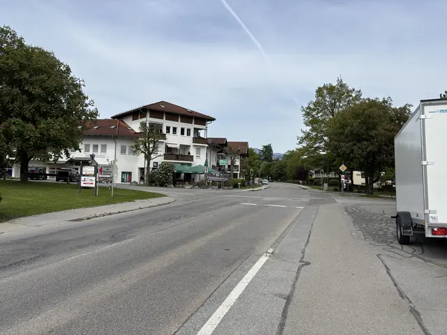Der zweite Bauabschnitt beginnt an der Einfahrt zum Gewerbegebiet und schließt die Kreuzung Kufsteiner Straße/Bahnhofstraße ein. | Foto: Barbara Fluckinger