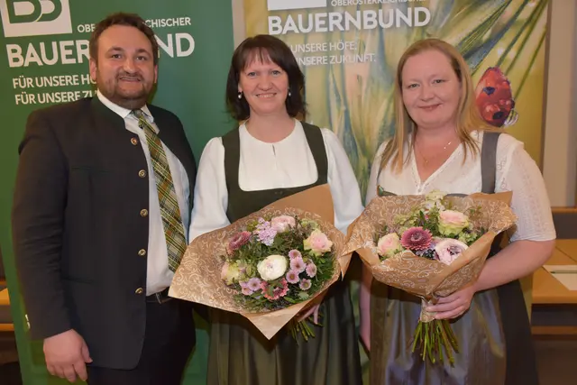 Chrisitan Lang, Barbara Payreder und Bezirksbäuerin Katrin Schober.  | Foto: Robert Zinterhof