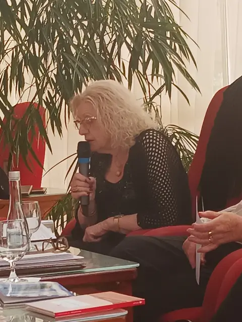 Gertrud Hauck, die Moderatorin des Nachmittags, liest „Heringssakat - Natur schützen? Natur schätzen“ | Foto: Erwin Matl