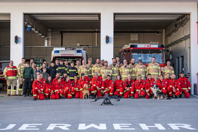 Eine umfangreiche Suchübung der österreichischen Rettungshundebrigade Landesgruppe Tirol fand kürzlich im Vomperbacher Föhrenwald von Terfens statt. | Foto: BFV Kammerlander