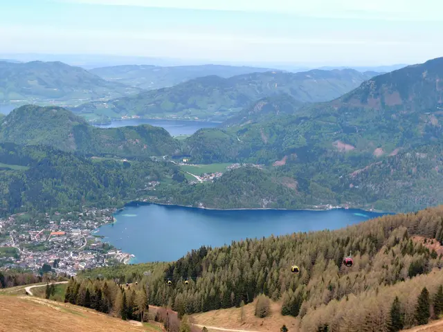 St. Gilgen, Wolfgangsee und dahinter der Mondsee | Foto: H.Bachinger