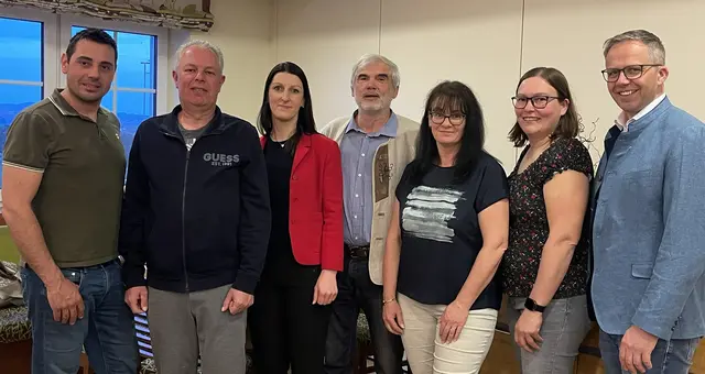 Der neue Vorstand für die kommenden vier Jahre (von links): Robert Wöckinger, Alexander Bruckner, Bettina Gammer, Karl Josef Hametner, Martina Öhlinger und Daniela Bodingbauer mit Pregartens Bürgermeister Fritz Robeischl. | Foto: Bauernmarkt Bruckmühle