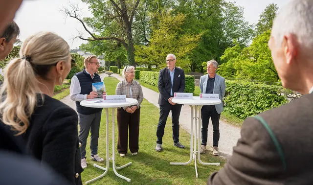 Ein neues Buch widmet sich dem Mirabellgarten und zeigt 400 Jahre Gartenkunst. Mit „Mirabell – Schloss &amp; Refugium“ liegt erstmals ein umfassender Führer durch den Mirabellgarten vor.  | Foto: Stadt Salzburg/Alexander Killer
