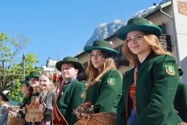 Beim Festakt in Werfen, mit der Trachtenmusik Golling. | Foto: Land Salzburg/Franz Neumayr