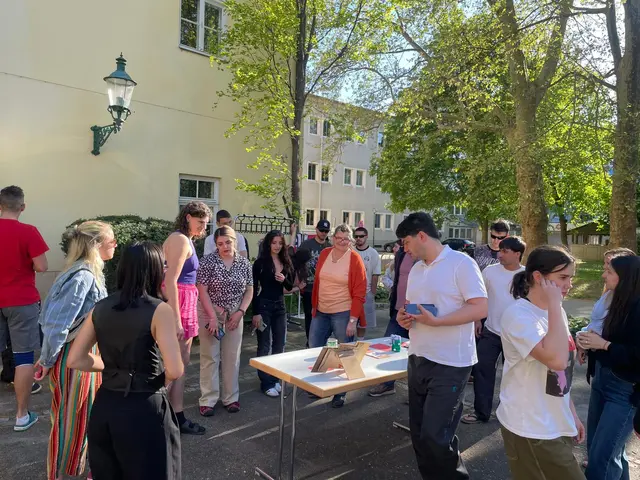 Menschen aus verschiedenen Ländern trafen aufeinander. | Foto: Claudia Almer