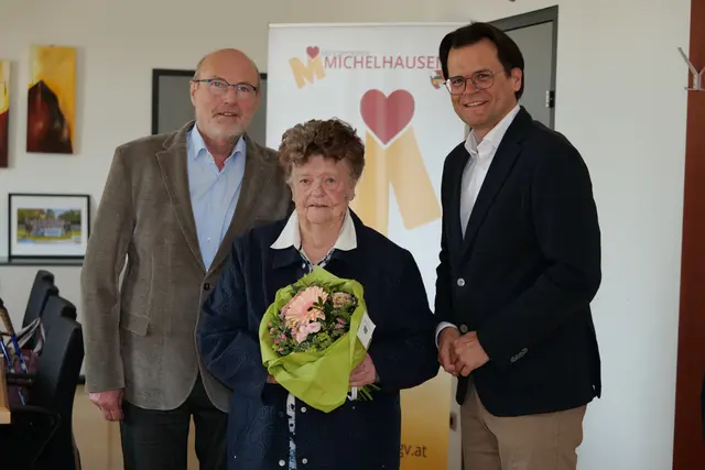 GR Michael Vogler, Anna Unsin, Bgm. Bernhard Heinl | Foto: Marktgemeinde Michelhausen
