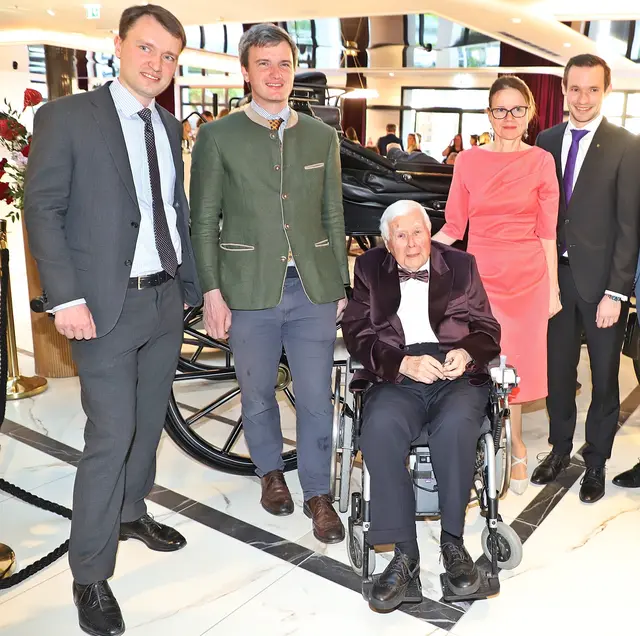 Maximilian Habsburg-Lothringen, Valentin Habsburg-Lothringen, Peter Weck mit Lebensgefährtin Joanna Rzepa und Philipp Zauner (v.l.). | Foto: Hörmandinger