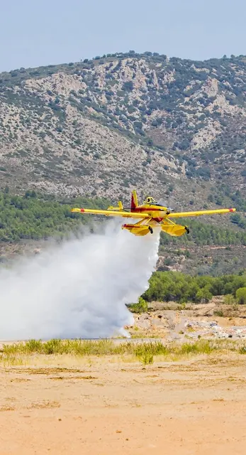 Starrflügler vom Typ Airtractor von “Aquarius aerial Firefighting” aus Luxemburg werden im Minutentakt bis zu 3.100 Liter Wasser direkt aus dem Traunsee aufnehmen, um die Brandherde aus der Luft zu bekämpfen.  | Foto: Aquarius Areial Firefighting