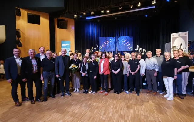 Die Festversammlung zum 30-jährigen Jubiläum des Kulturvereins Schärding fand am 23. April 2026 im Kubinsaal Schärding statt. Rund 150 Gäste lauschten Obmann Franz Schmids Worten und bestaunten die BIlderschau von Günther Koglek. | Foto: Gerhard Schwingenschlögl