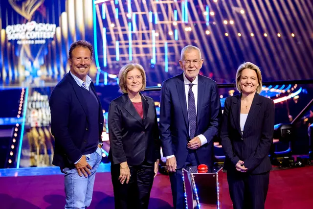 v. l.: ESC-Executive-Producer Michael Krön, ORF-Generaldirektorin Ingrid Thurnher, Bundespräsident Alexander Van der Bellen, ORF-Programmdirektorin Stefanie Groiss-Horowitz. | Foto: ORF/Roman Zach-Kiesling