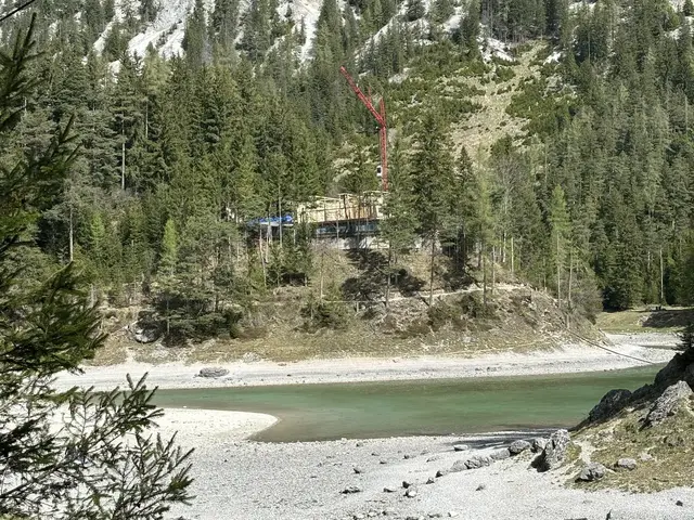 Am Grünen See wird derzeit an der Errichtung eines neuen Hotels gebaut. | Foto: MeinBezirk/Angelika Kern