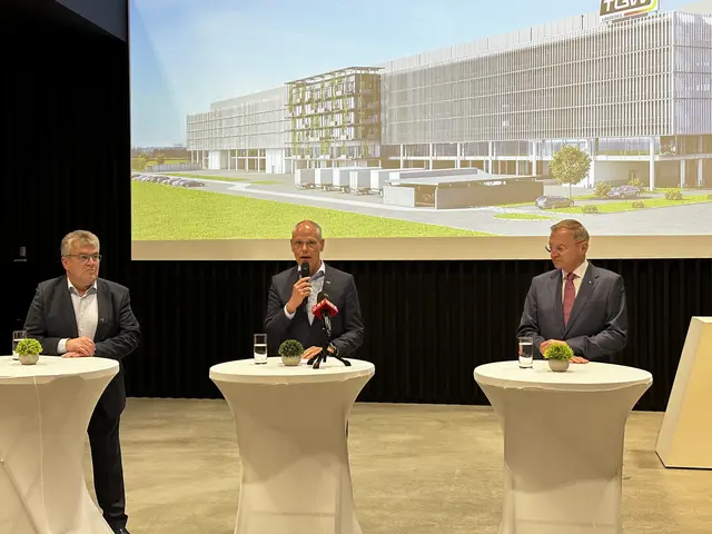 TGW-Geschäftsführer Henry Puhl bedankt sich bei Gemeinde und Land. | Foto: MeinBezirk