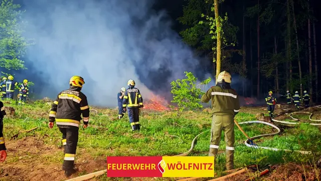 Viele Einsatzkräfte vor Ort. | Foto: Freiwillige Feuerwehr Wölfnitz/Klagenfurt