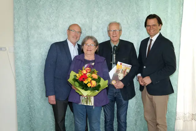 GR Michael Vogler, Anneliese und Anton Heinl, Bürgermeister Bernhard Heinl | Foto: Marktgemeinde Michelhausen
