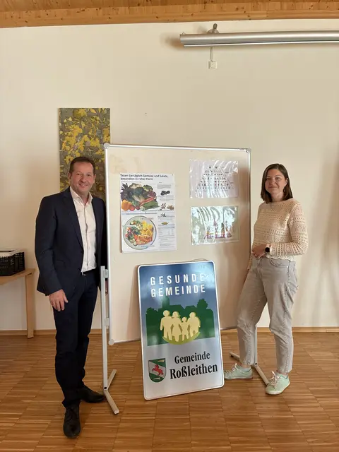 Bürgermeister Kurt Pawluk mit Referentin Julia Schöngruber. | Foto: Gesunde Gemeinde Roßleithen