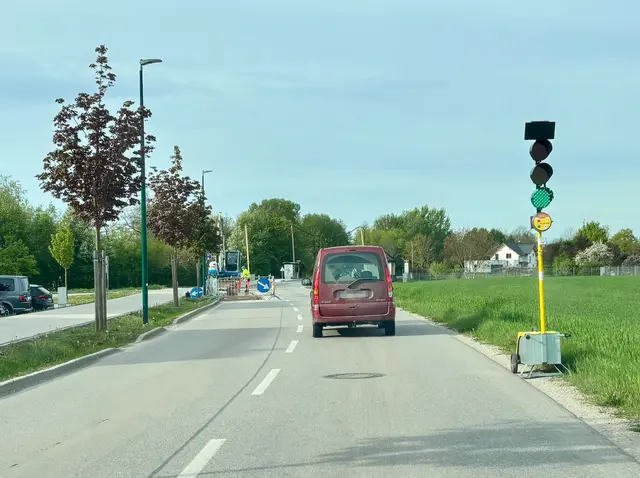 Bevor es hier grün wird, kann man schon mal dreieinhalb Minuten stehen. | Foto: MeinBezirk