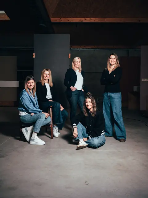 Vlnr: Susanne Vietz, Claudia Brandstätter, Claudia Preslmayr, Johanna Neumayr &amp; Barbara Voithofer | Foto: kommbleib Salzburg
