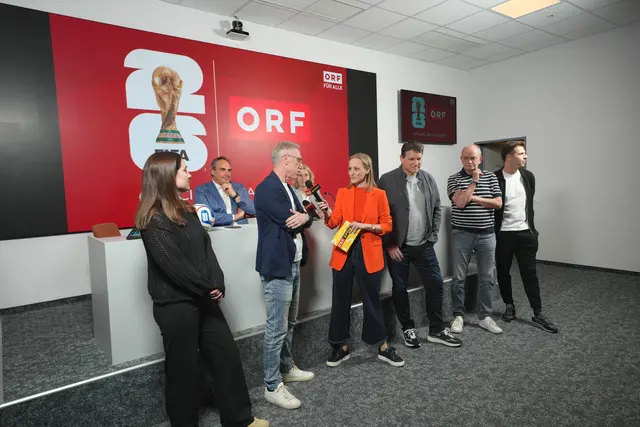v. l.: Jasmin Eder, Peter Stöger, Alina Zellhofer, Andreas Herzog, Herbert Prohaska, Andreas Ivanschitz. | Foto: ORF/Roman Zach-Kiesling